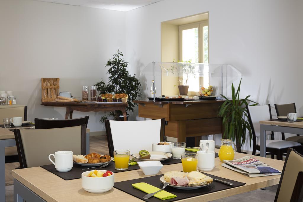 Logis Hotel Restaurant Les Cedres Жуайёз Экстерьер фото