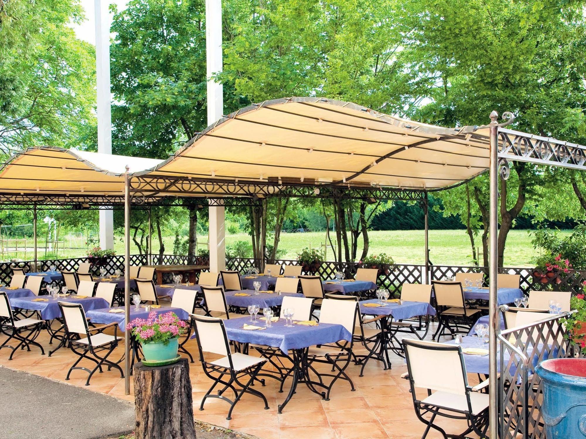 Logis Hotel Restaurant Les Cedres Жуайёз Экстерьер фото