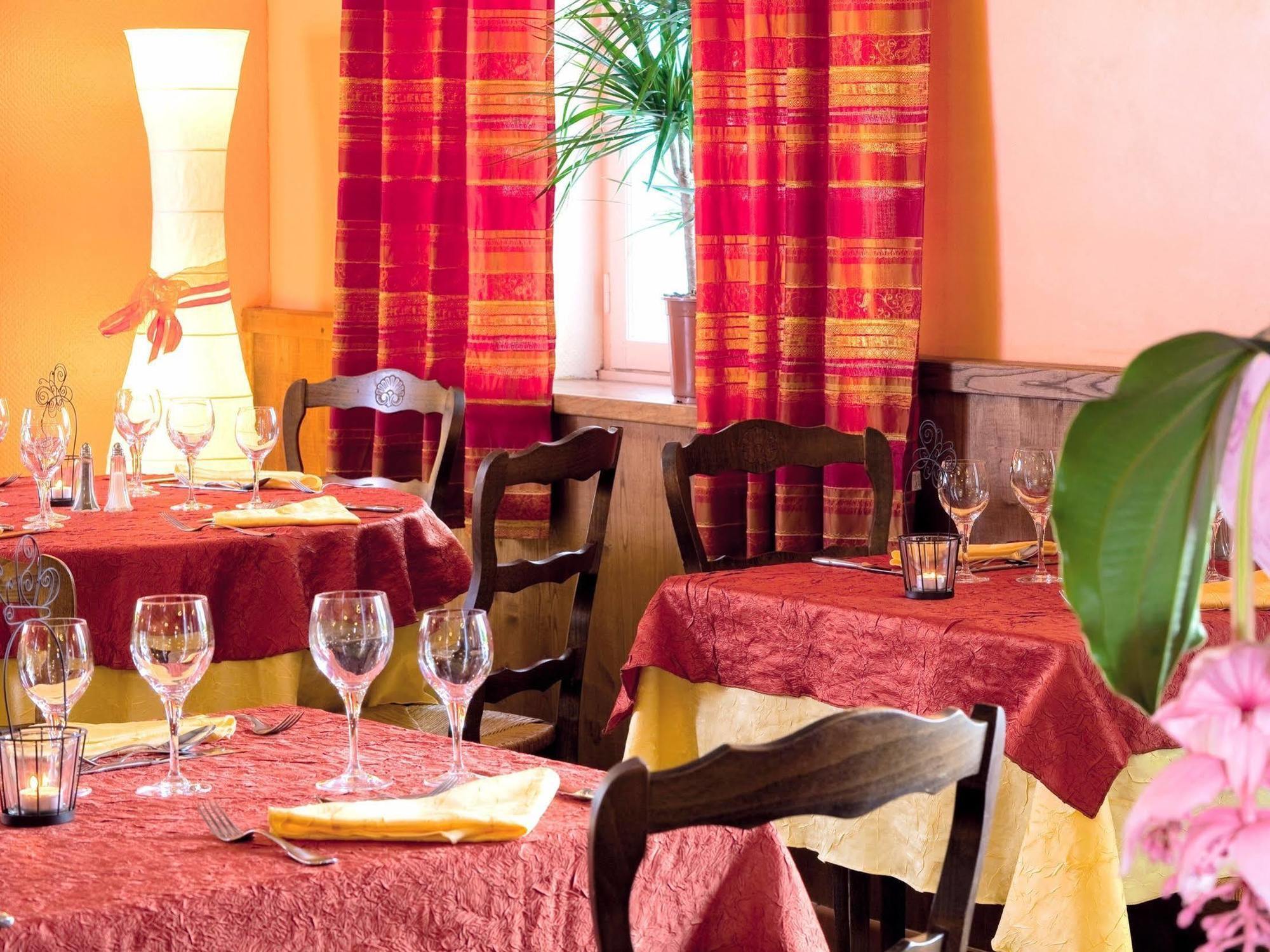 Logis Hotel Restaurant Les Cedres Жуайёз Экстерьер фото